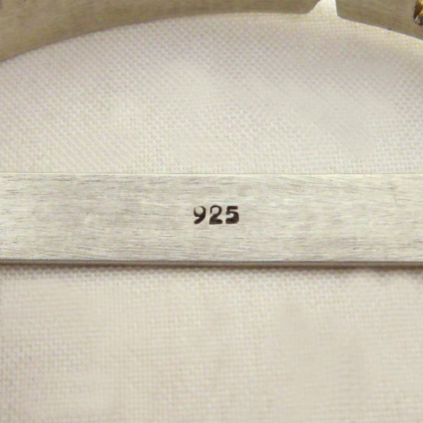 (b1237)Pulsera pinza de plata con nombre grabado.